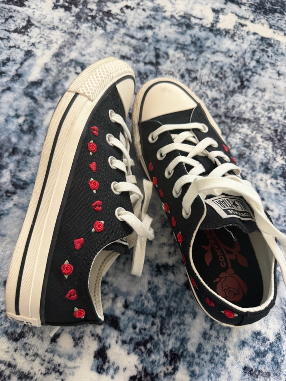 Black Canvas Low-Top Sneakers with Red Rose Embroidery